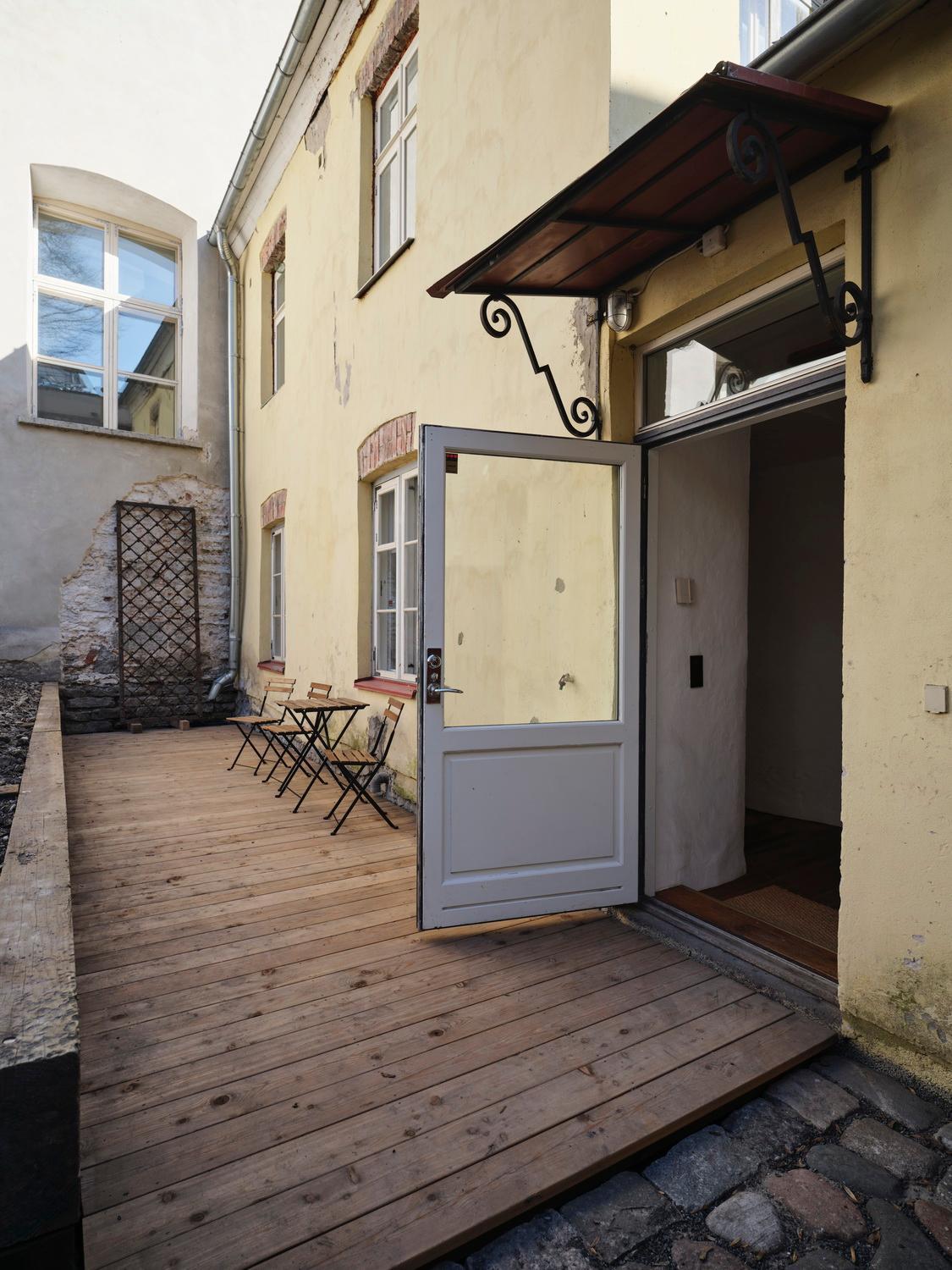 Historic Apartment With Private Garden In Old Town Tallinn Exteriör bild