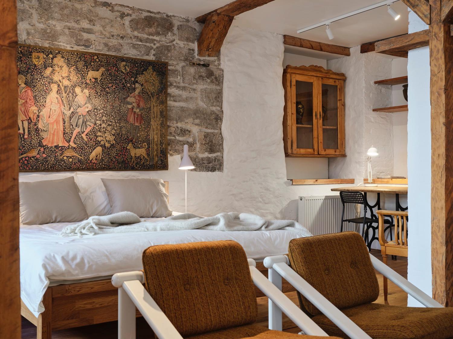 Historic Apartment With Private Garden In Old Town Tallinn Exteriör bild
