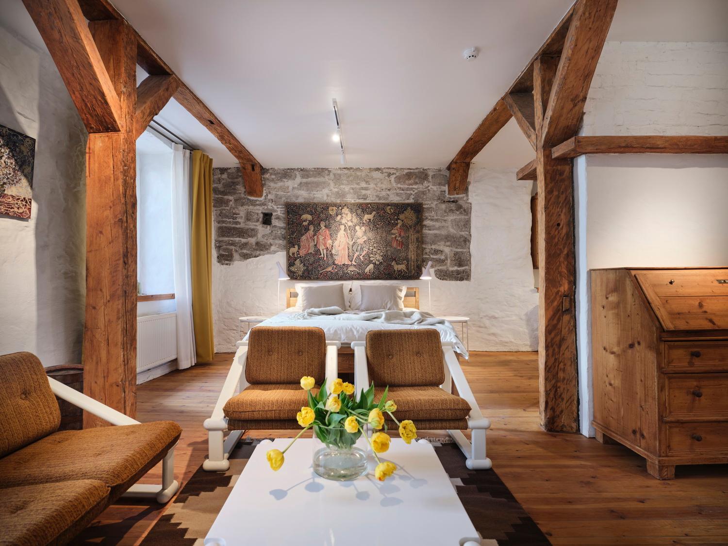 Historic Apartment With Private Garden In Old Town Tallinn Exteriör bild