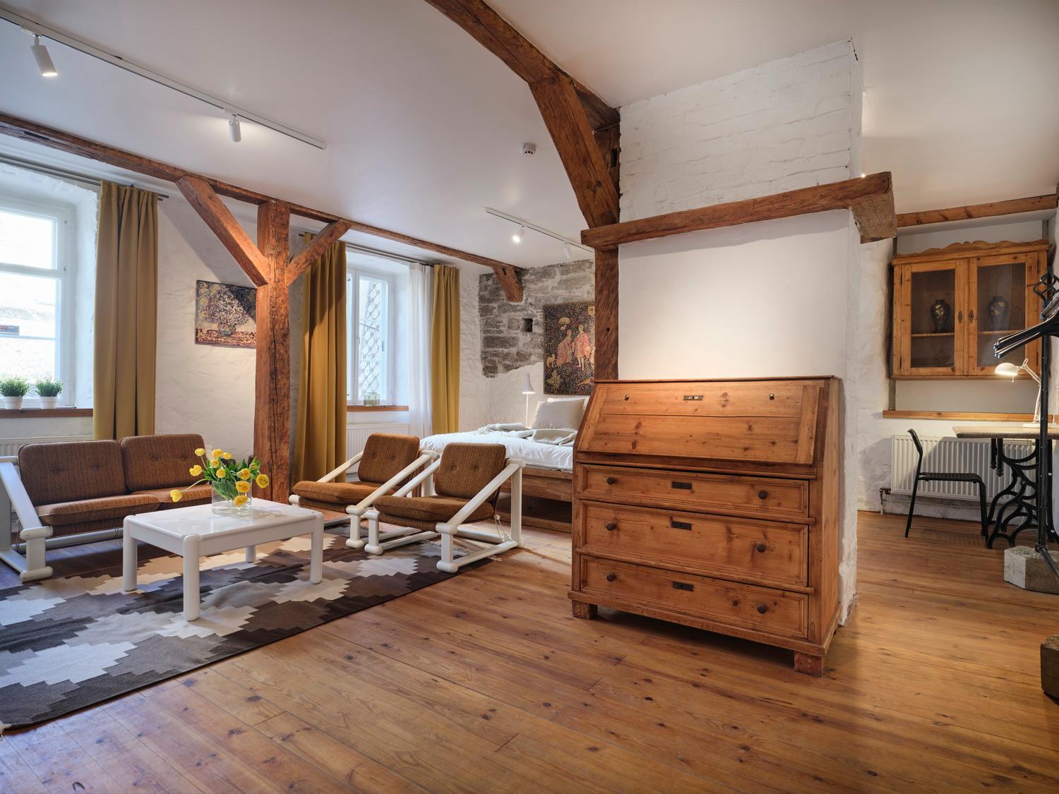 Historic Apartment With Private Garden In Old Town Tallinn Exteriör bild