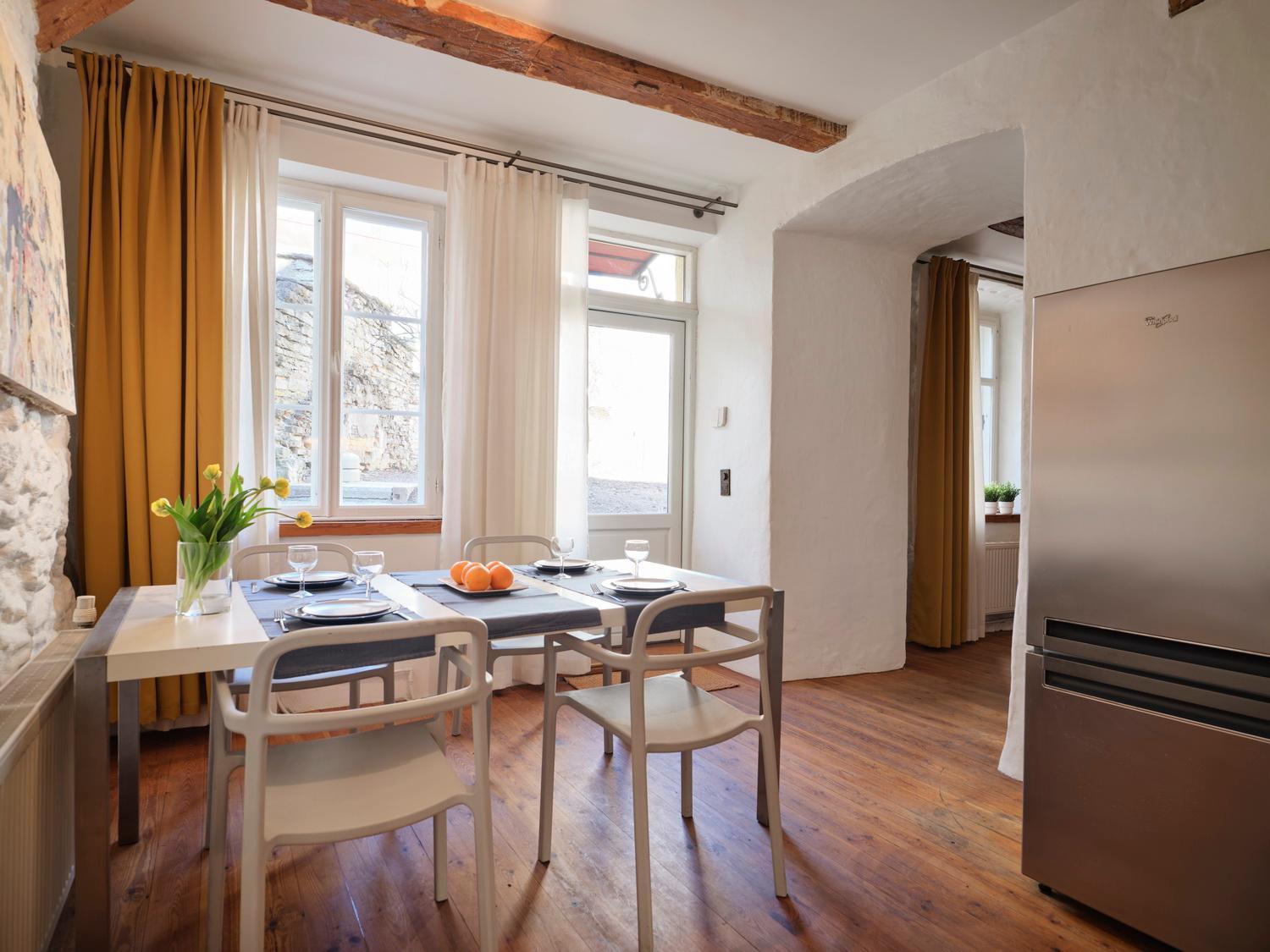 Historic Apartment With Private Garden In Old Town Tallinn Exteriör bild